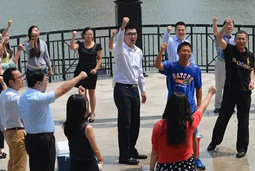 非凡国际
董事长高勇完成冰桶挑战，为罕见病患者助威！