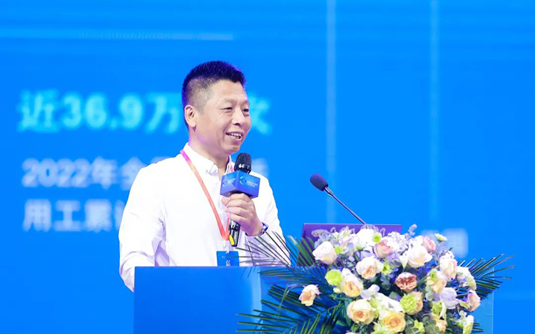 非凡国际
人力资源公司董事长高勇以“新时代的人才生态链建设”为题发表主旨演讲